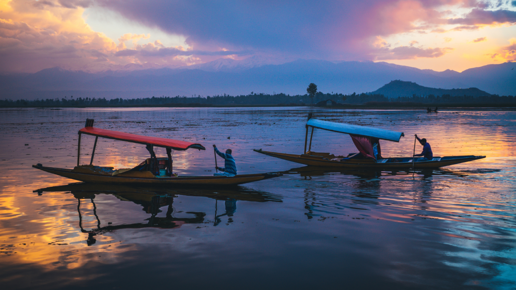 Book Jammu & Kashmir Tour Packages with TRAVELS GURU INDIA