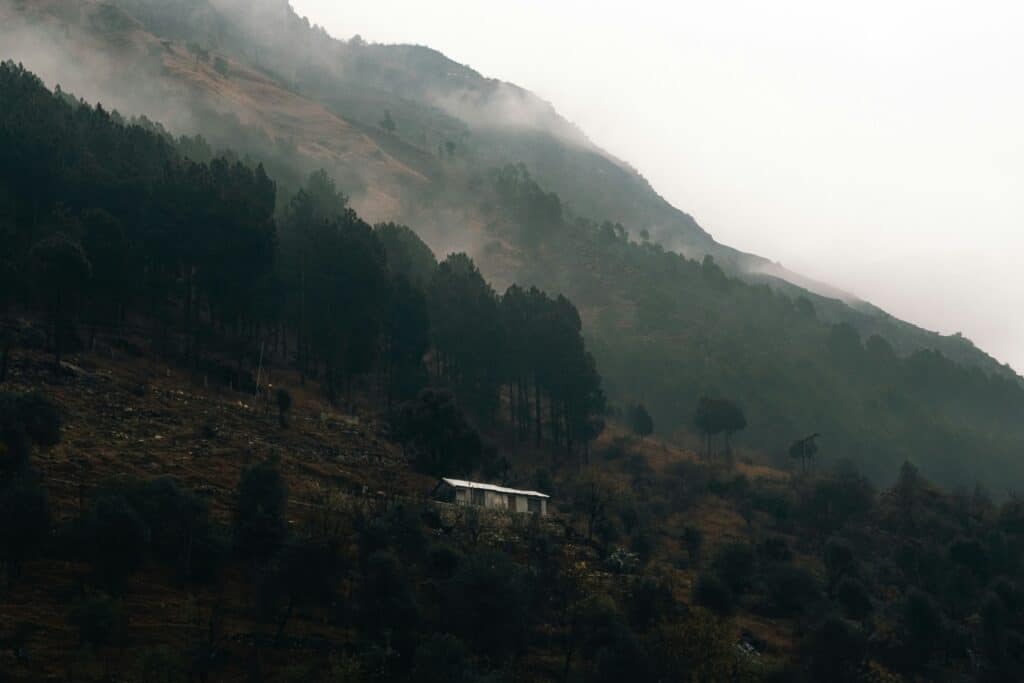 Image of land sliding in Manali during the rainy season.